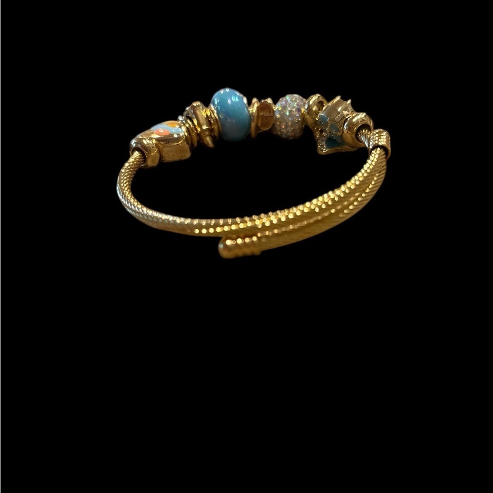 Gold-Tone Charm Bracelet – Moon, Heart & Bow Charms – NEW! - Picture 4 of 5